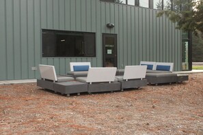 Terrace/patio - Fun Family Get-Away in Loon Lake, WA. Private year-round home that sleeps 14-16. (Loon Lake)