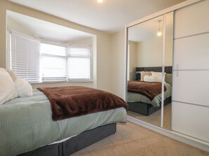 2 عدّة غرف نوم وبديكورات فريدة لكل غرفة وطراز فريد لكل وحدة