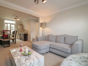 Living area - Alexandra Retreat (Sutton-in-Ashfield)