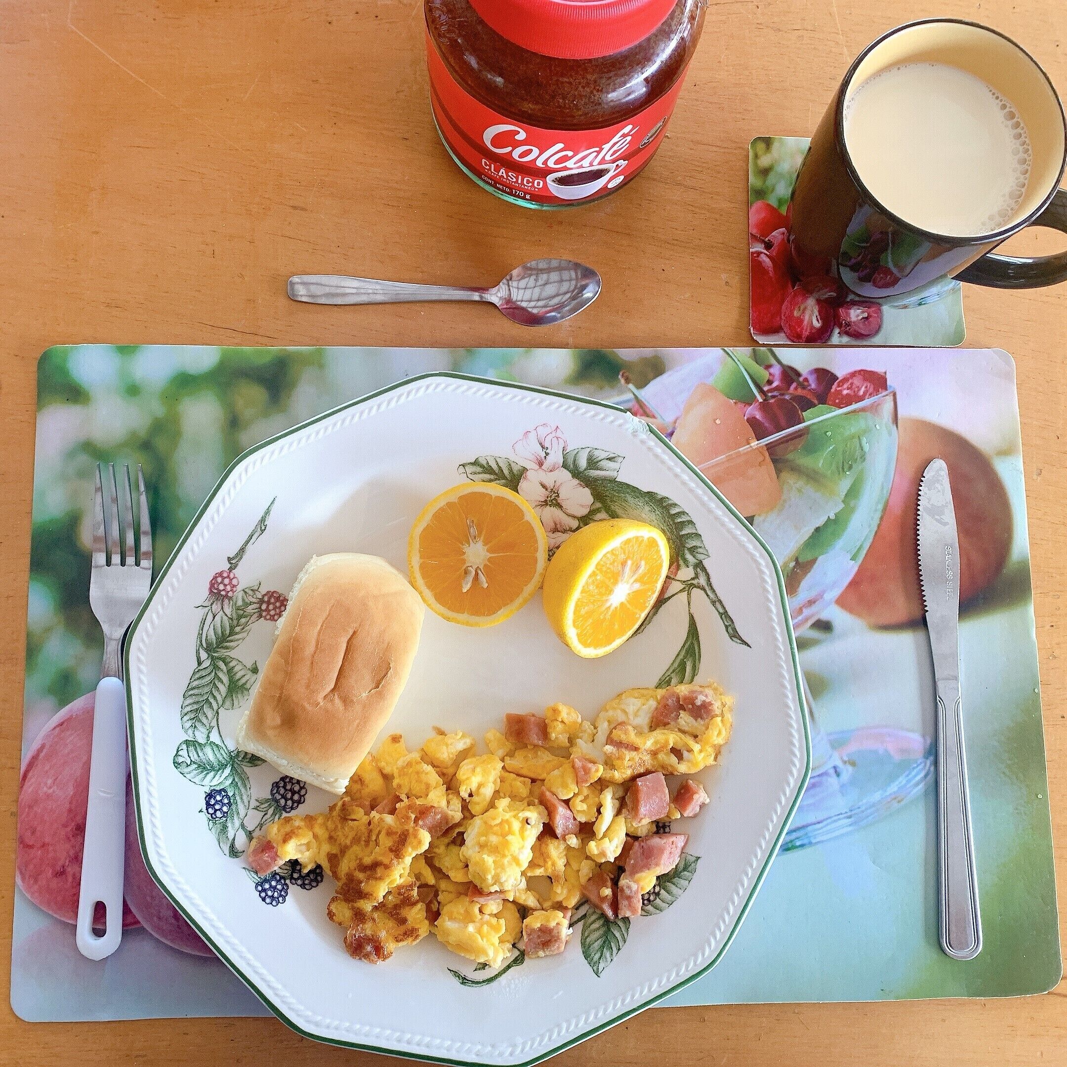 Café da manhã com pratos da culinária local grátis todos os dias