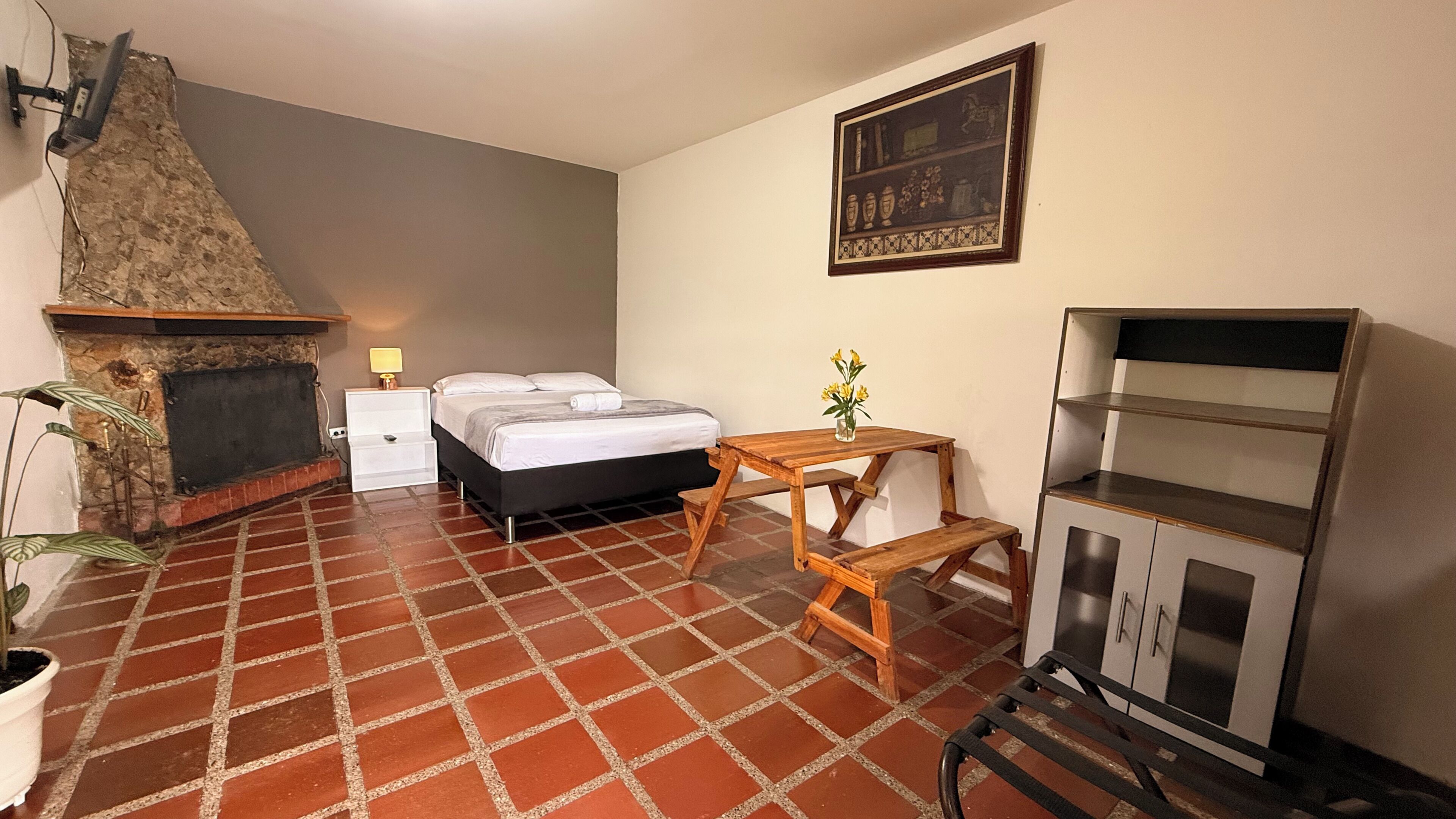 Habitación doble superior | Tabla de planchar con plancha, wifi gratis y ropa de cama 