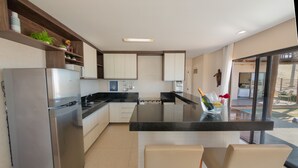 Microwave, oven, stovetop - Sumatera House (Trairi)