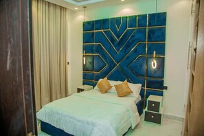 Blackout drapes, free WiFi - Aviv Luxury Homes (Enugu)