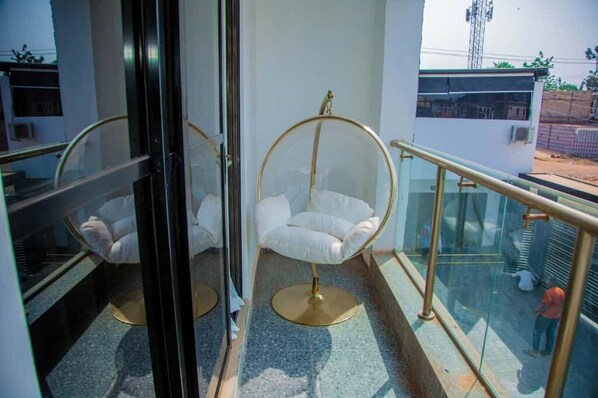 Duplex conforto, sacada | Terraço/pátio