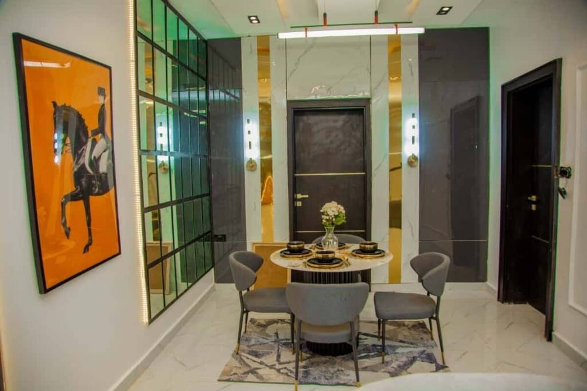Nhà Duplex tiện nghi đơn giản, ban công | Khu vực ăn uống tại phòng