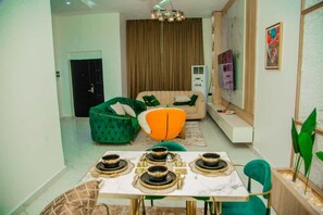 Basic Duplex, 2 Bedrooms, Balcony | In-room dining - Aviv Luxury Homes (Enugu)