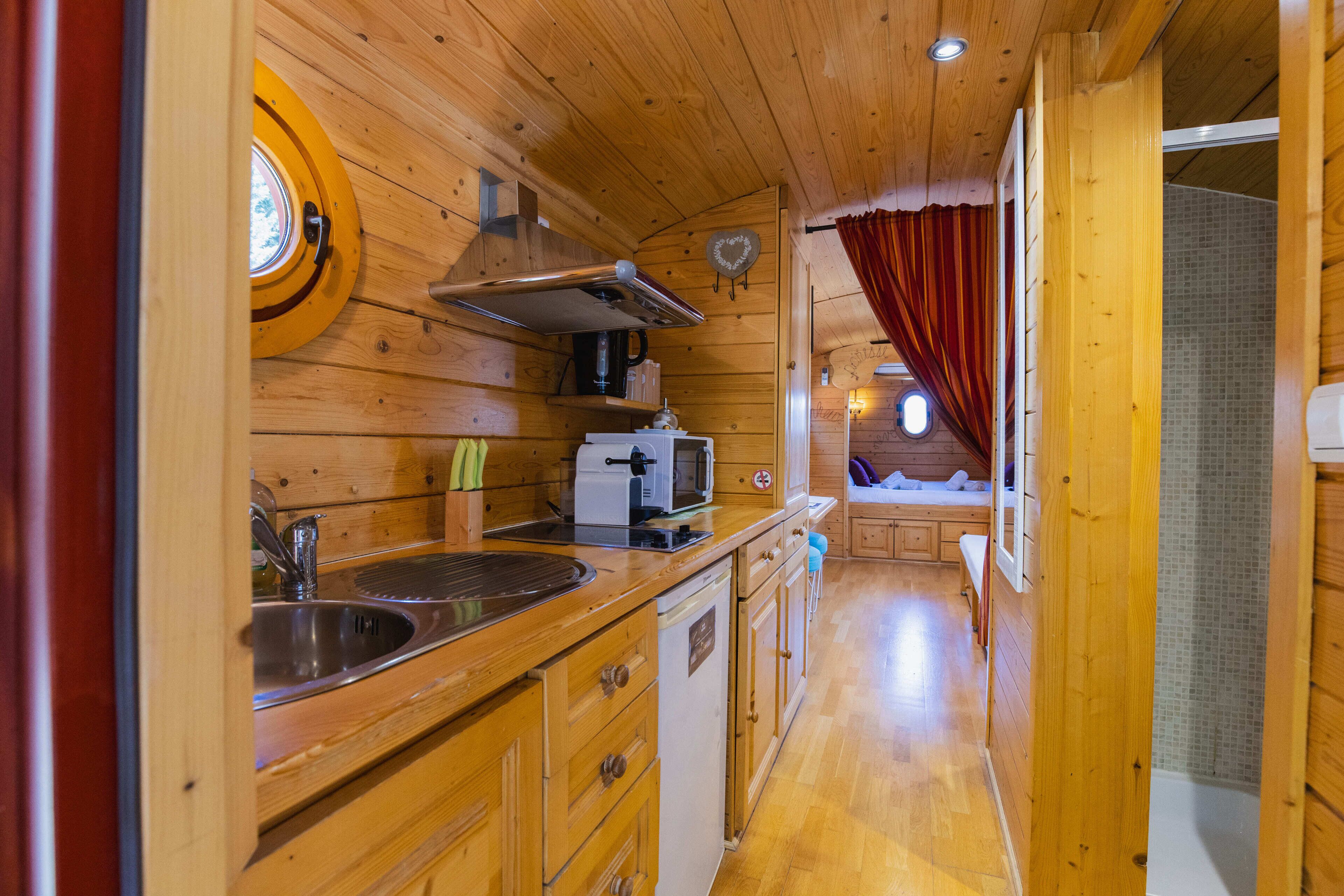 Cottage, Garden View | Private kitchenette