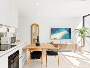 Fridge, stovetop, dishwasher, toaster