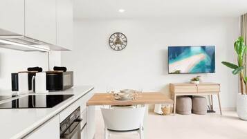 Fridge, stovetop, dishwasher, toaster