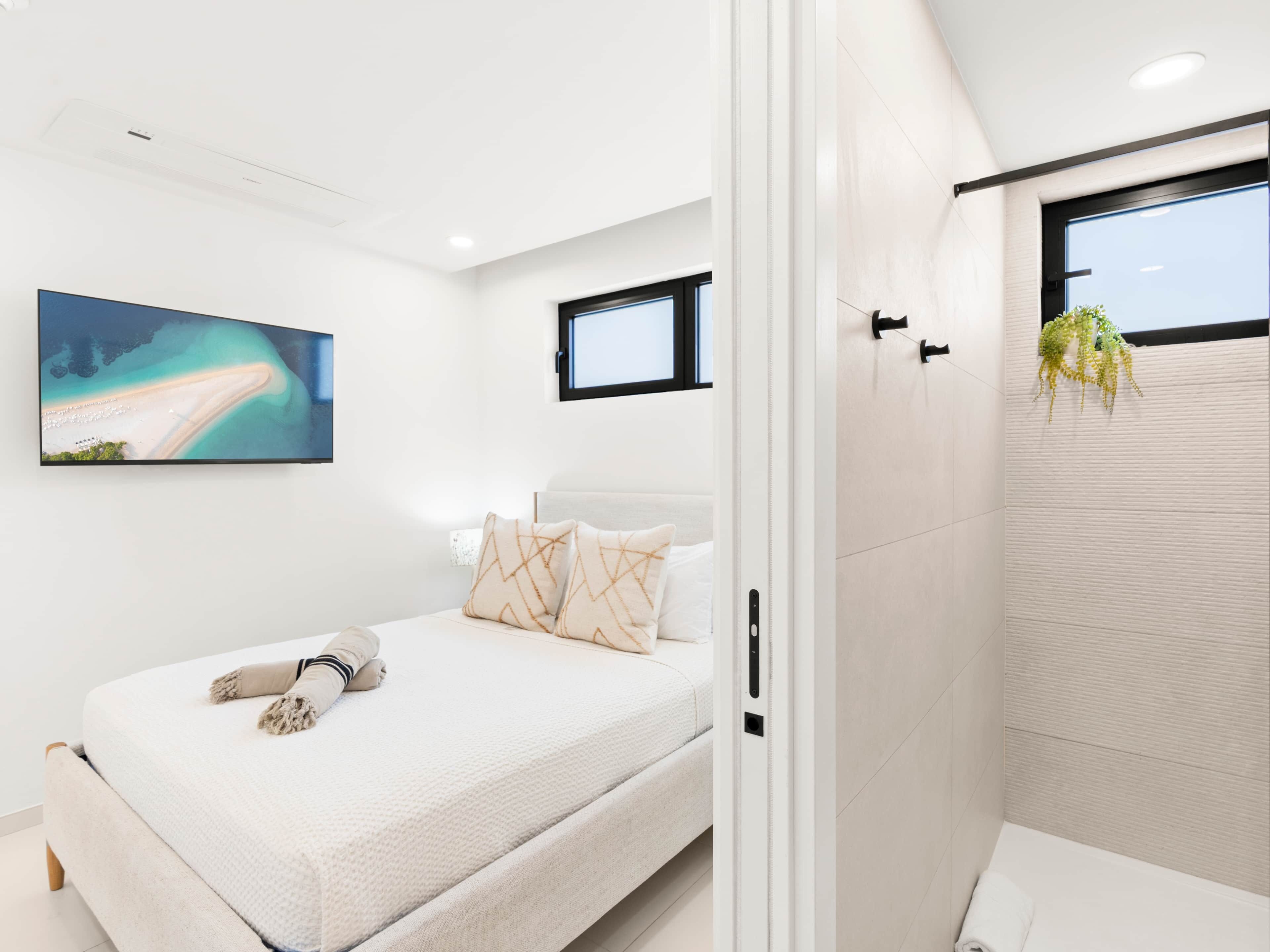 2 habitaciones, tabla de planchar con plancha, wifi y ropa de cama 