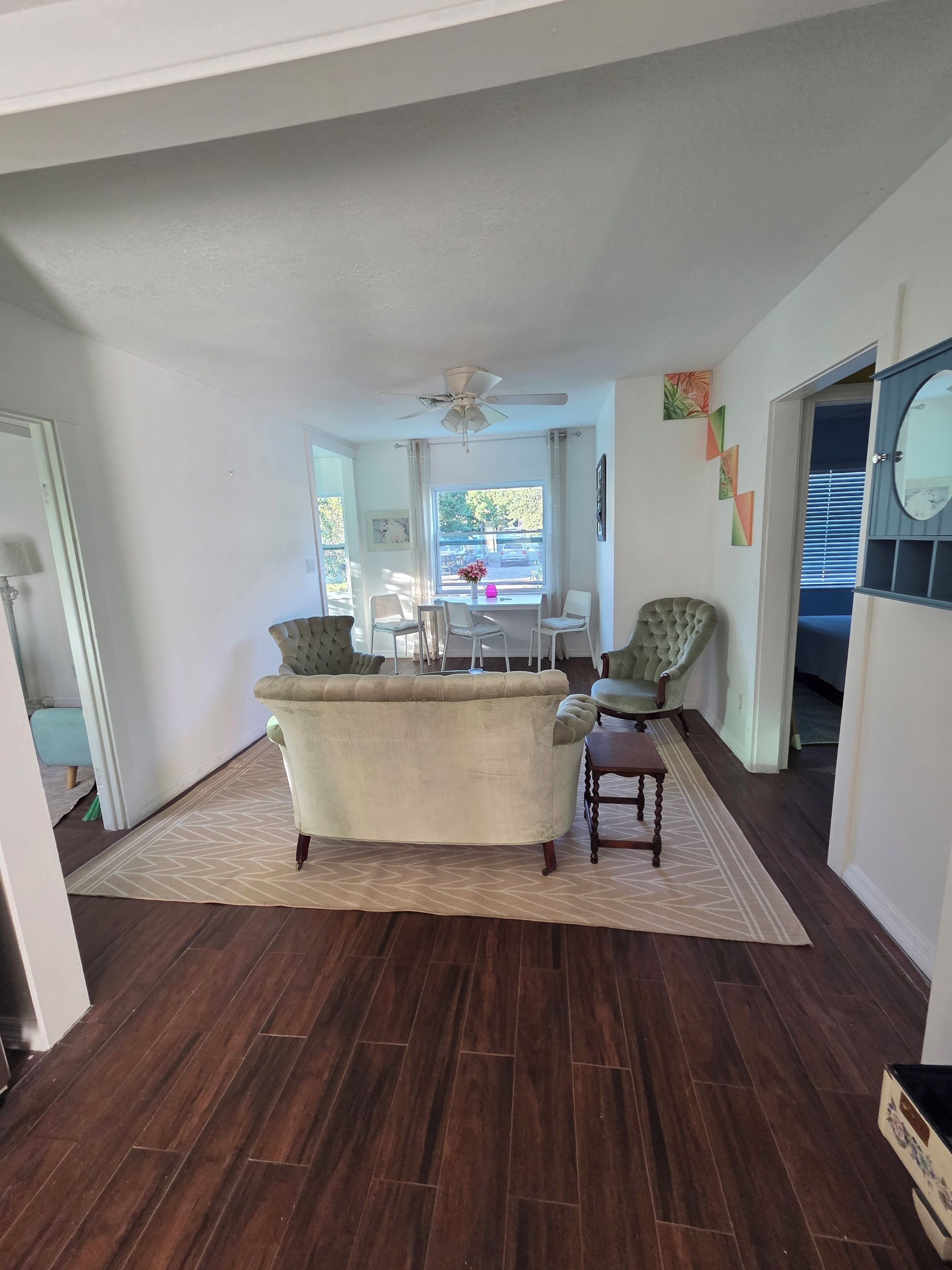Cozy Cute Beachy 2-bedroom House With Backyard, Parking & Grill - ラーゴ, FL