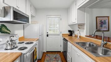 Mikroaaltouuni, uuni, liesi, astianpesukone