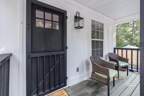Lob Lolly Cottage, A  stylish cottage
5 minutes to downtown Fairhope,