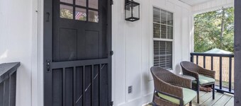 Lob Lolly Cottage, A stylish cottage
5 minutes to downtown Fairhope,