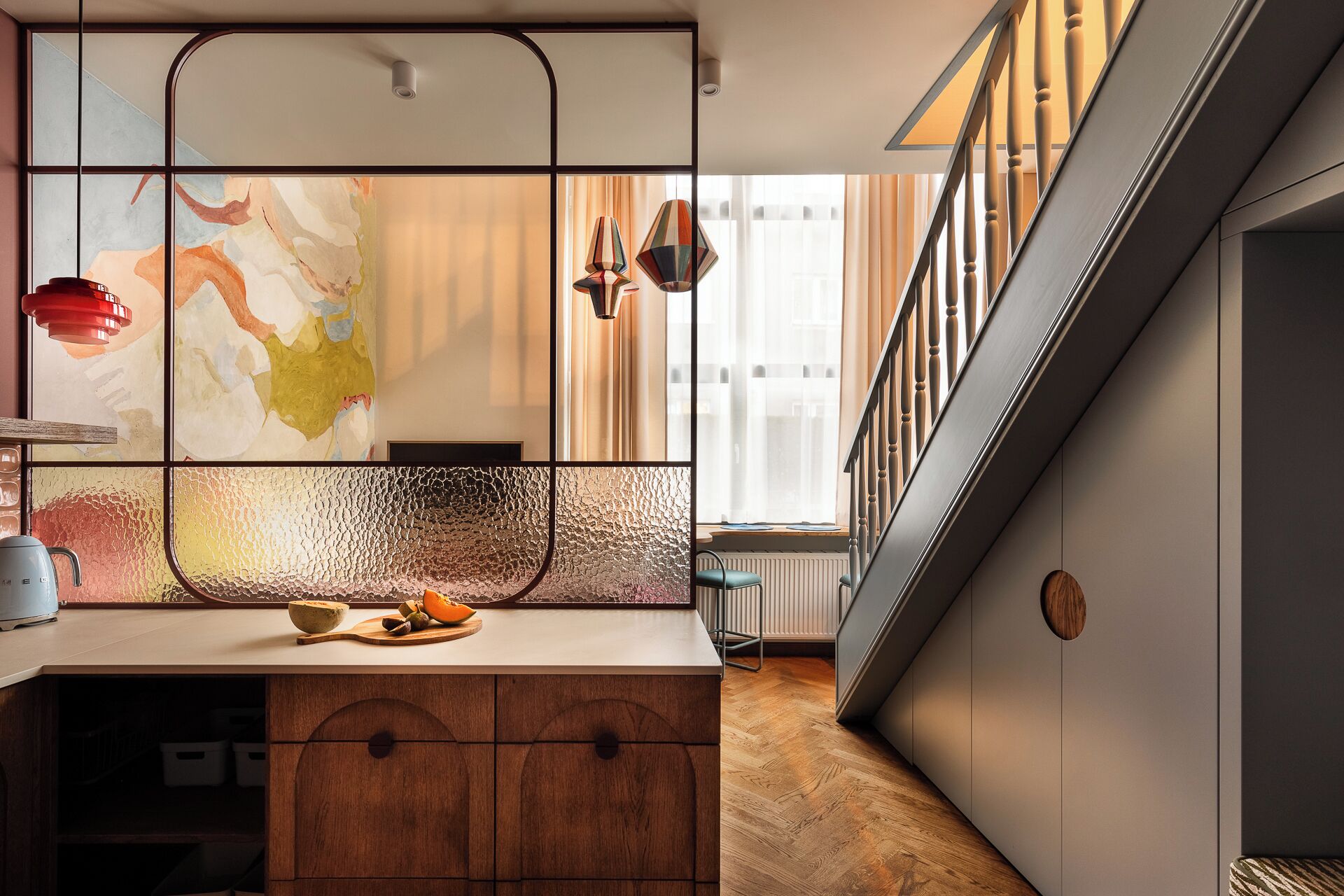 Loft superior, ar-condicionado, no mezanino | Cozinha americana privada | Geladeira, cooktop, cafeteira/chaleira, chaleira elétrica