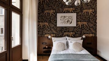 Deluxe appartement, 1 slaapkamer, balkon | Woonruimte | Flatscreentelevisie