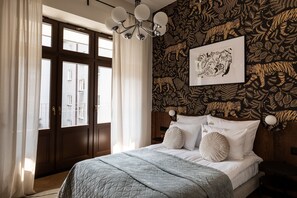Departamento Deluxe, 1 habitación, balcón | Área de sala de estar | Televisión de pantalla plana
