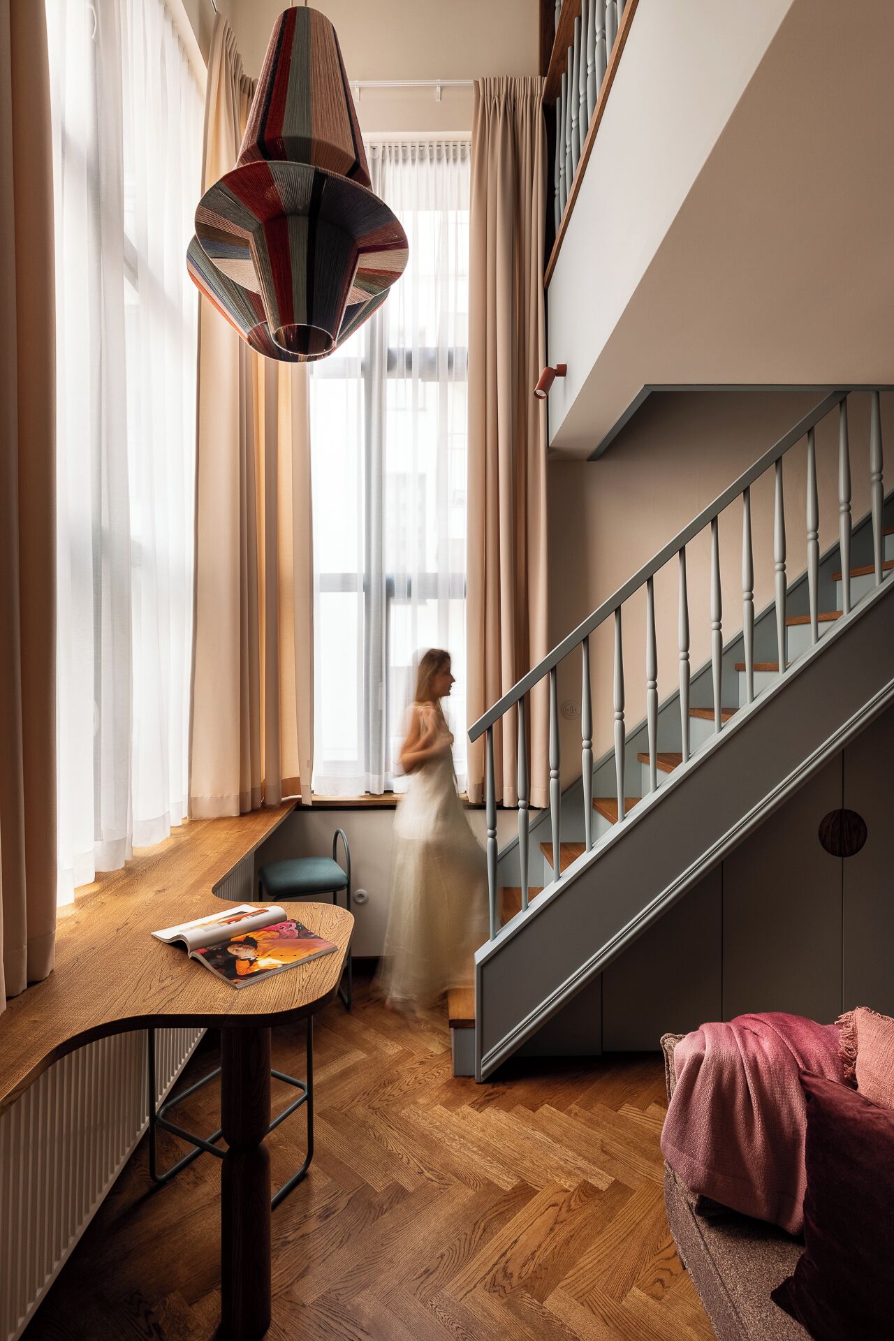 Loft superior, ar-condicionado, no mezanino | Área de estar | TV de tela plana