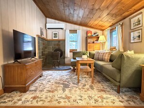 Smart TV, books, stereo