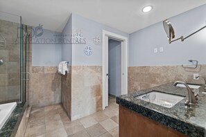 Shower - Ocean Club 502 Enjoy panoramic views of the gulf. (Biloxi)
