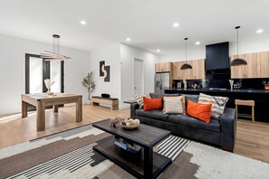 Smart TV, chimenea y tenis de mesa 