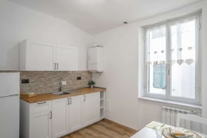 Fridge, microwave, cookware/dishes/utensils