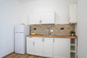 Fridge, microwave, cookware/dishes/utensils