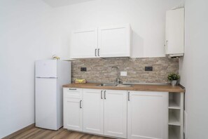 Fridge, microwave, cookware/dishes/utensils