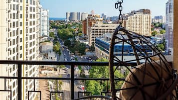 Premium bedding, in-room safe, desk, laptop workspace