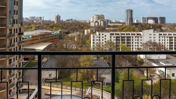 Studio Suite Mewah, pemandangan laut terbatas | Seprai premium, brankas, meja kerja, dan ruang kerja ramah laptop