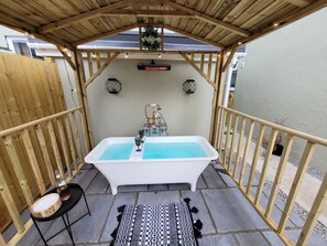 Outdoor spa tub - Klysa (Camborne)