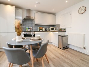 Batterie de cuisine, vaisselle et ustensiles