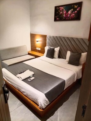 Deluxe Double Room, City View | Down comforters, bed sheets - Hotel Royal Look (Ahmedabad)