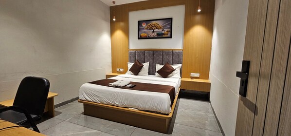 Deluxe Double Room, City View - Hotel Royal Look (Ahmedabad)