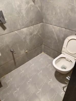 Deluxe tweepersoonskamer, uitzicht op stad | Badkamer