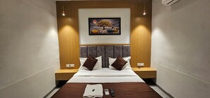 Deluxe Double Room, City View | Down comforters, bed sheets - Hotel Royal Look (Ahmedabad)