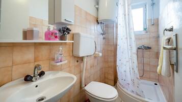 Shower, towels