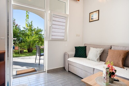 Apartments&Rooms La Putalina / 1 Apartment with Garden view