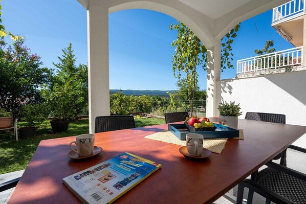 Outdoor dining