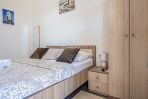 1 bedroom, WiFi, bed sheets