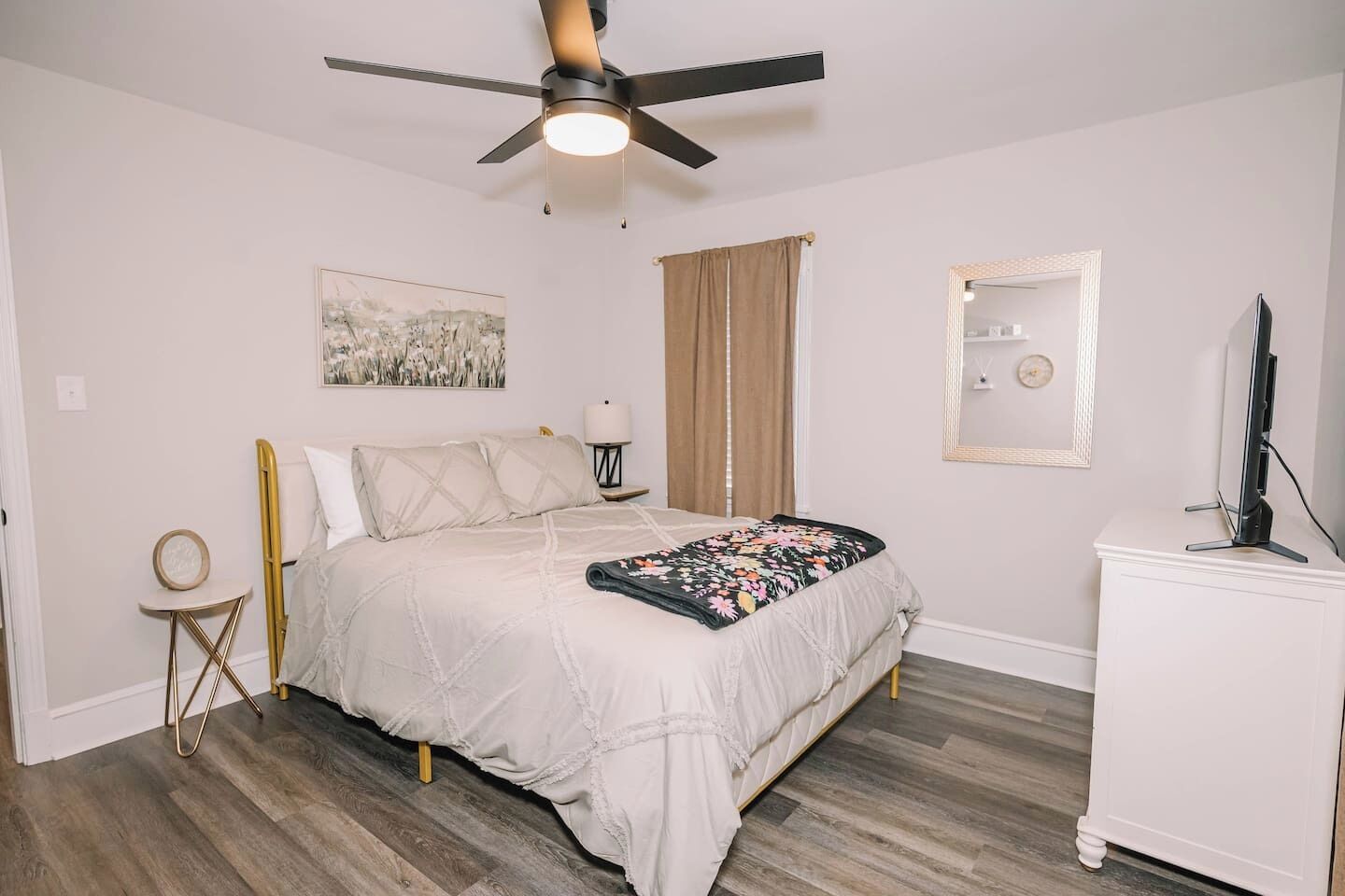 3 chambres, fer et planche à repasser, Wi-Fi gratuit, draps fournis