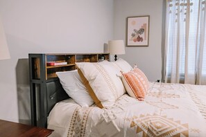 Iron/ironing board, free WiFi, bed sheets