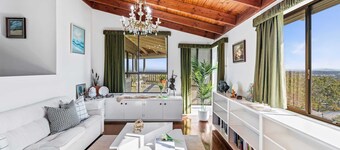Spacious 4BR Retreat With Stunning Brisbane View