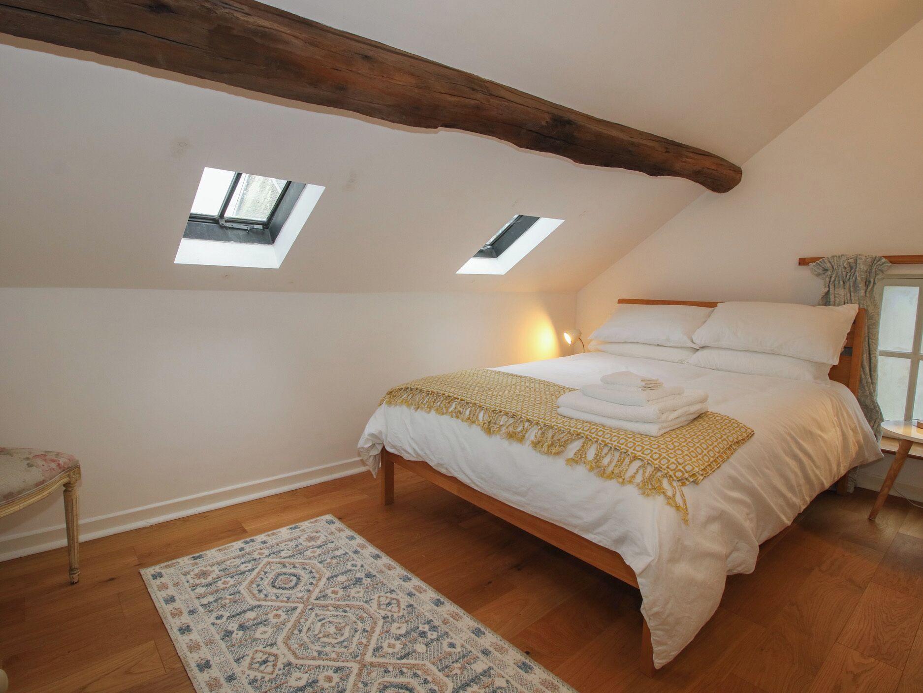 3 dormitoris, decoració individual i mobiliari individual 