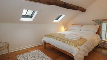 3 dormitoris, decoració individual i mobiliari individual