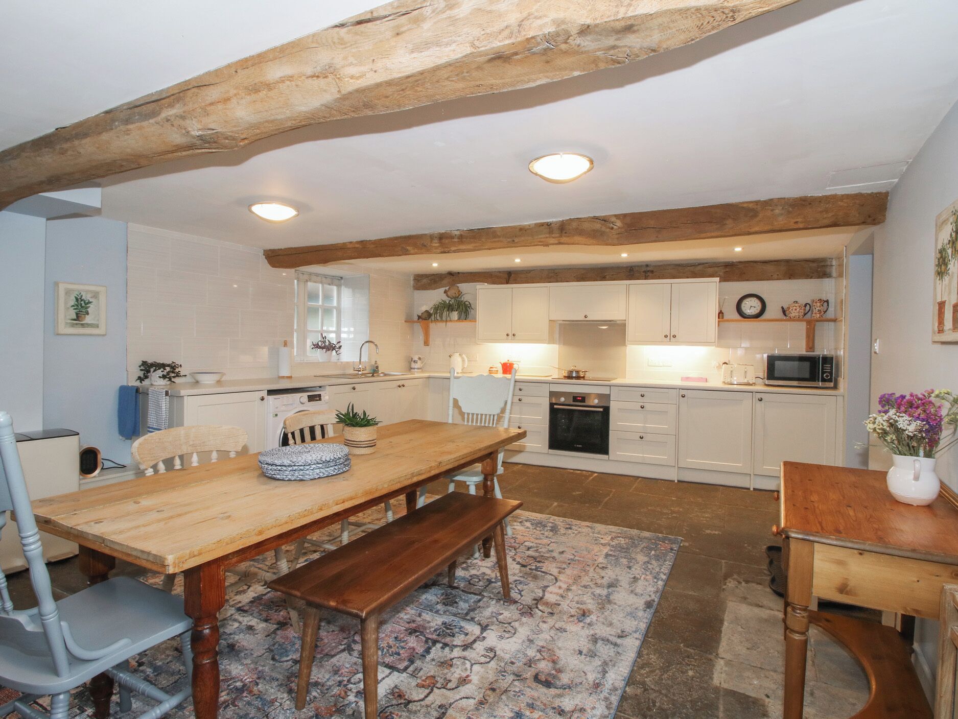 Rentaplats i utensilis de cuina, vaixella i coberteria 