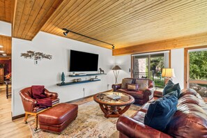 Télévision, cheminée