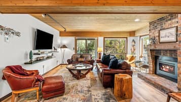 Télévision, cheminée