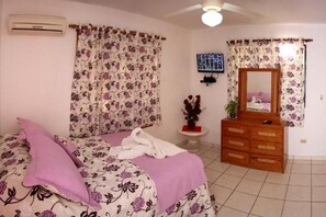 WiFi, bed sheets - Residencial Estephany- Comfortable Apartment with Pool (Sosúa)