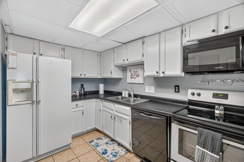 Maryville Condo near Smokies • Downtown • Airport